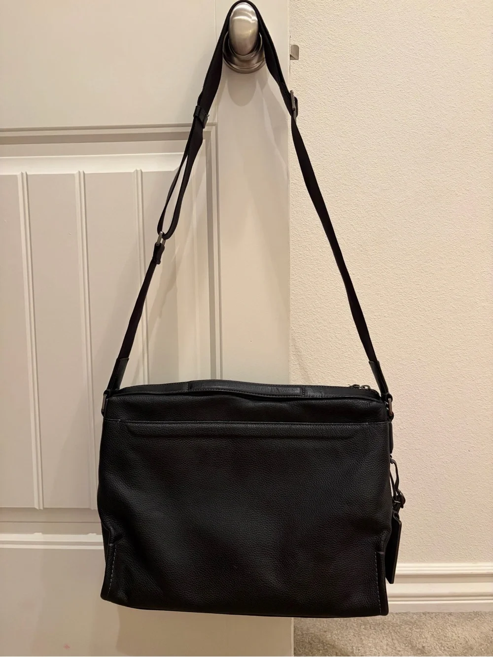 Tumi Black Leather Laptop Briefcase shoulder bag